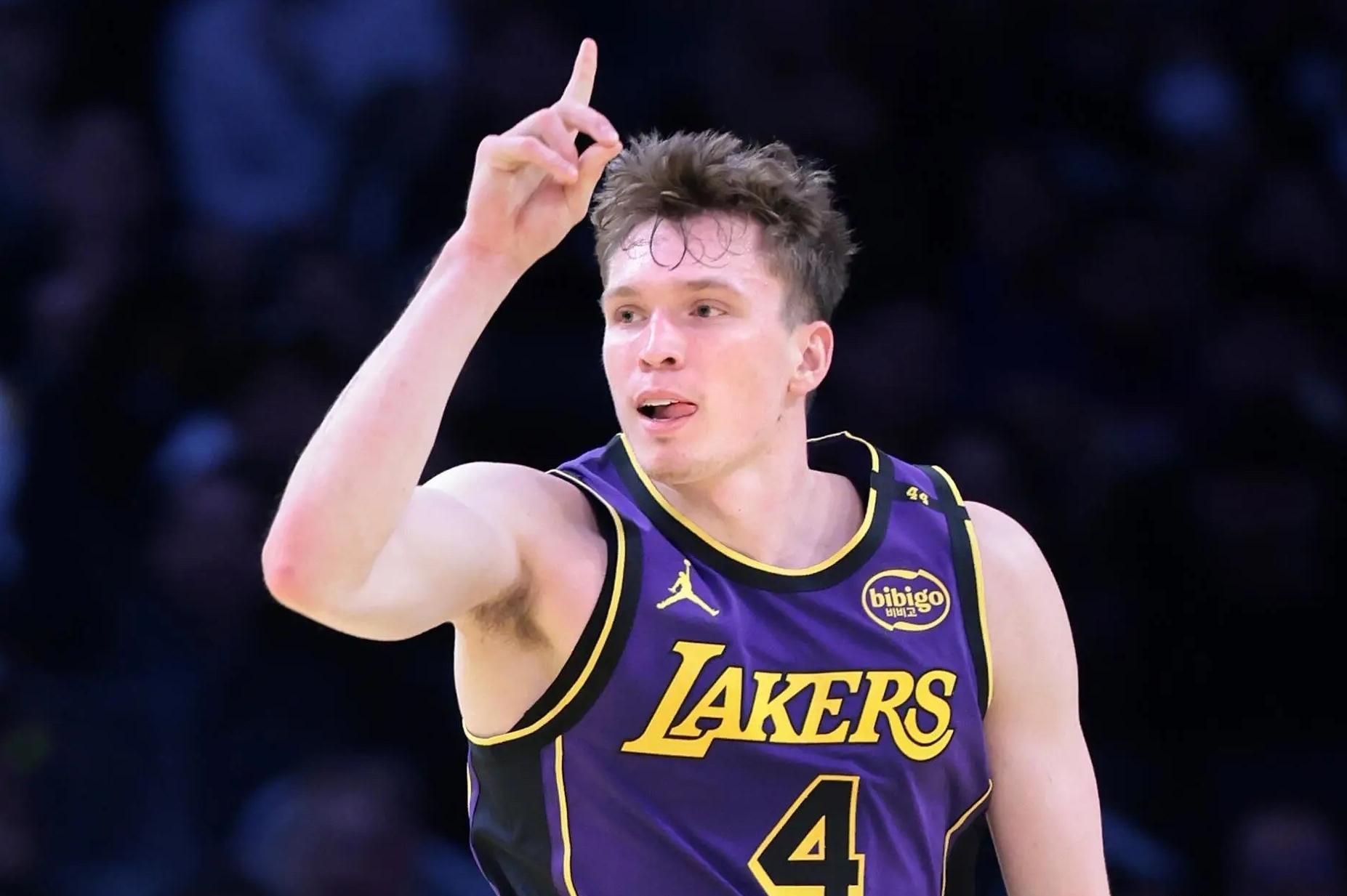 包含赛地聚焦：全明星赛关键时刻热度飙升；洛杉矶湖人止住颓势；媒体盛赞；赛程密集仍需轮换的词条-开云体育app