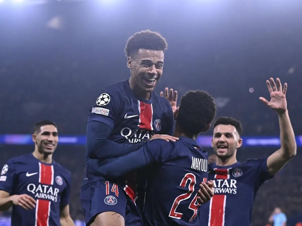 足球国足开除奖励远射必进卡小说叶辰